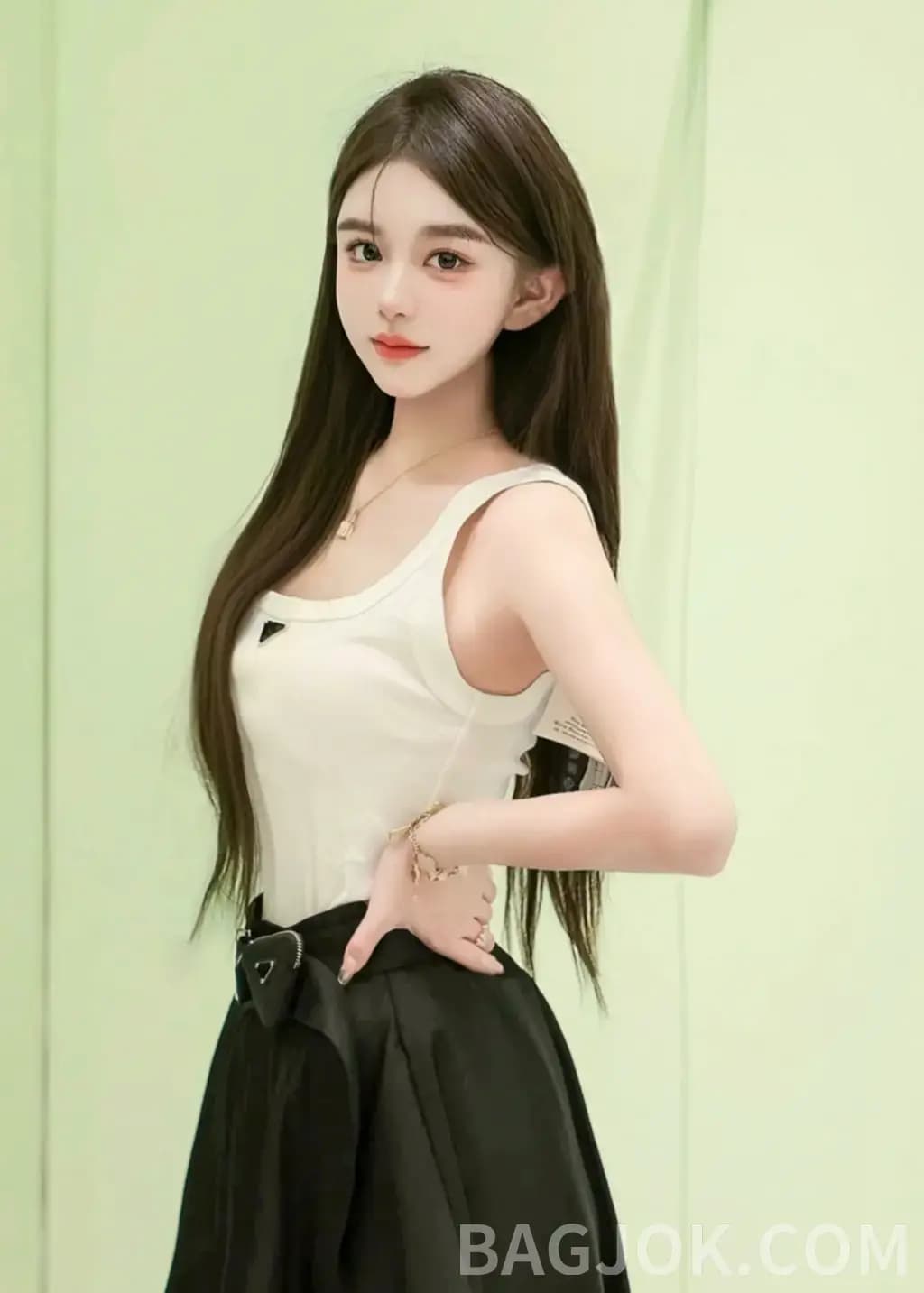 프라다 프라다 삼각 로고 리브드 탱크탑 상세 이미지