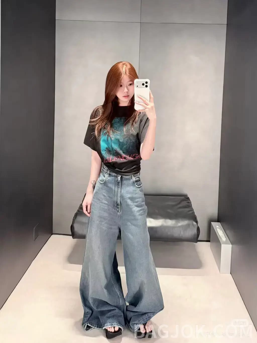 발렌시아가 발렌시아가 26SS 비치 아티스틱 반팔티 상세 이미지