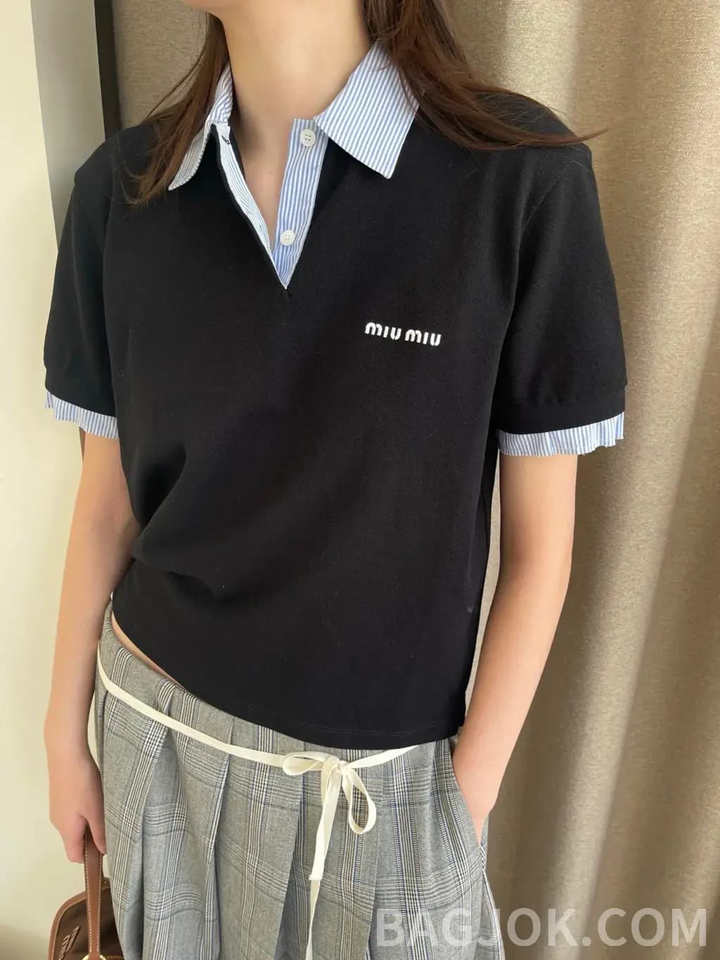 미우미우 미우미우 체크 칼라 포인트 피케 폴로 티셔츠 상세 이미지