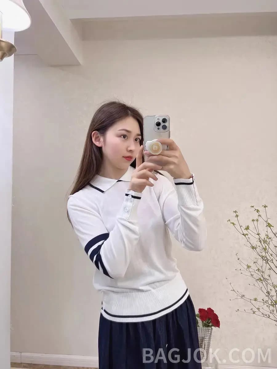 톰브라운 톰브라운 시그니처 4-Bar 티핑 디테일 폴로 니트 상세 이미지