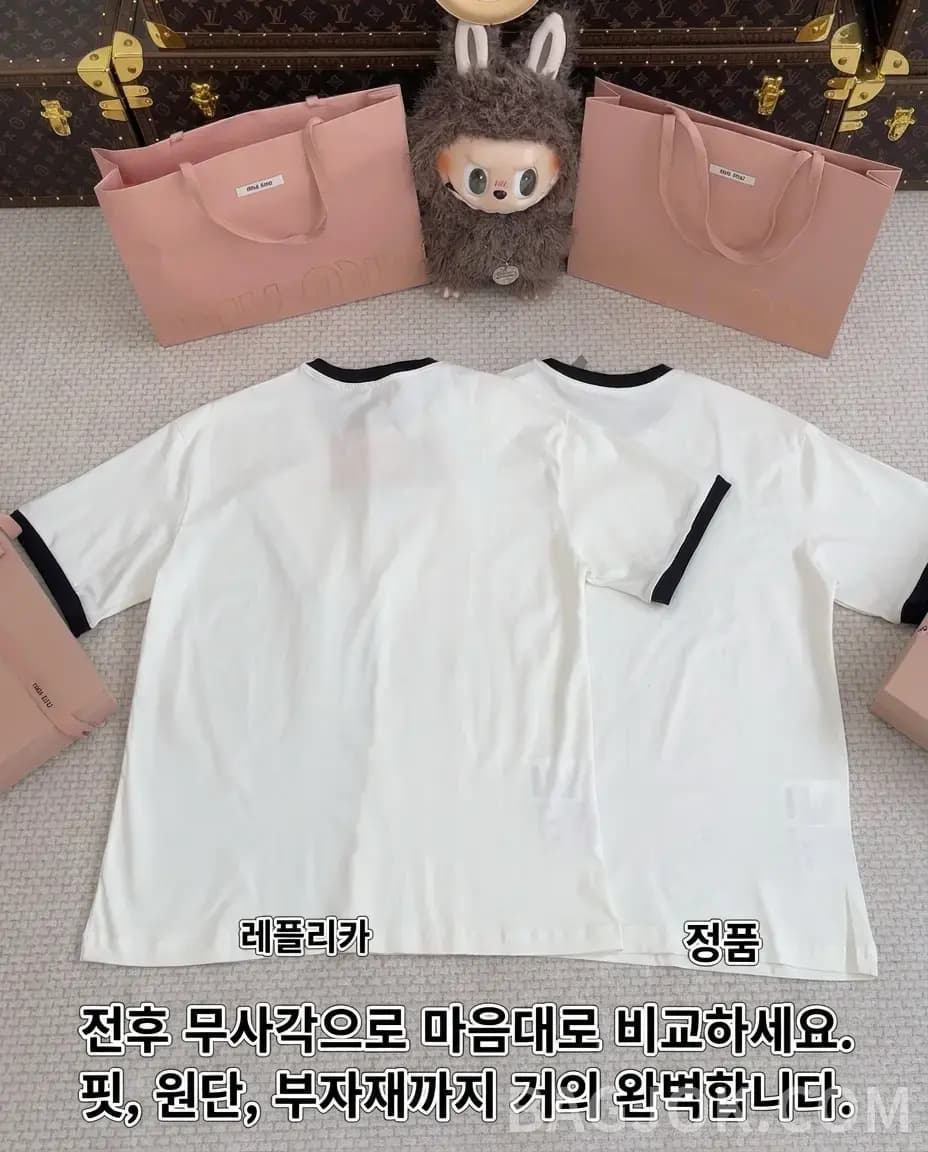 미우미우 미우미우 콘트라스트 립 로고 자수 티셔츠 상세 이미지