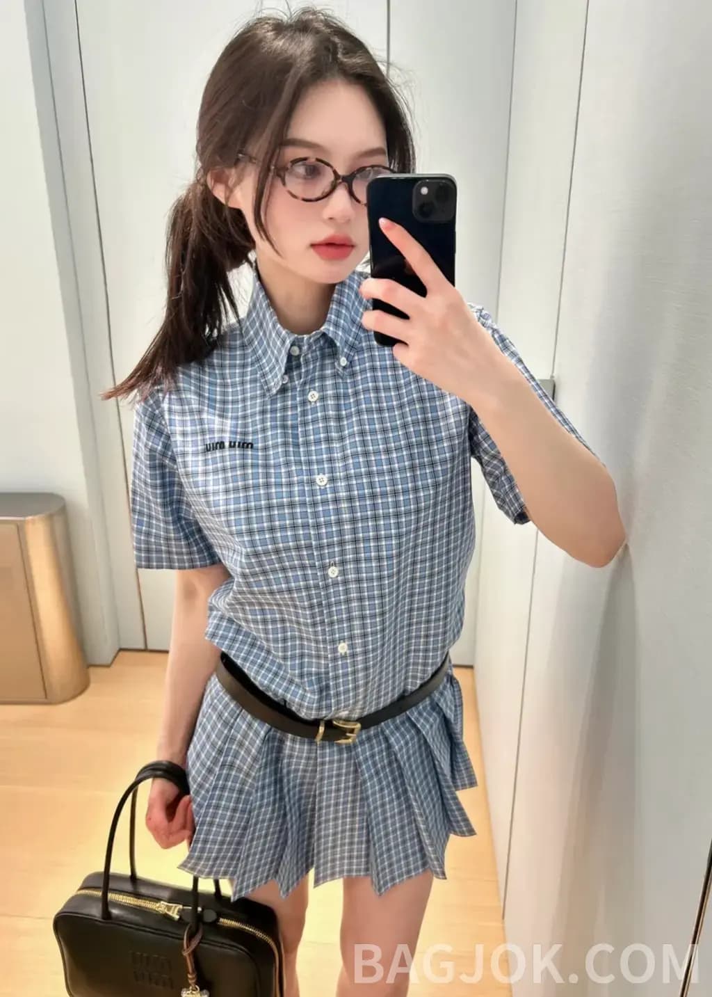 미우미우 미우미우 시그니처 블루 깅엄 체크 플리츠 셔츠 원피스 상세 이미지