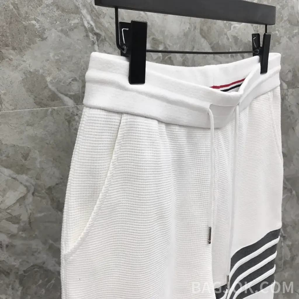 톰브라운 톰브라운 시그니처 4바 리브드 스웨트팬츠 상세 이미지