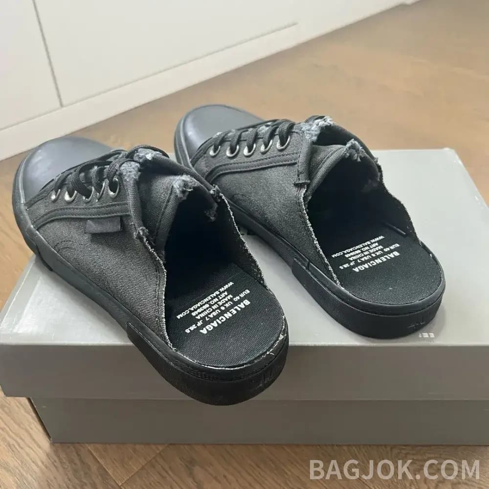 발렌시아가 발렌시아가 블로퍼 25SS 상세 이미지