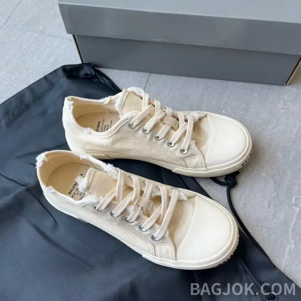 발렌시아가 발렌시아가 스니커즈 로우탑 25SS 상세 이미지