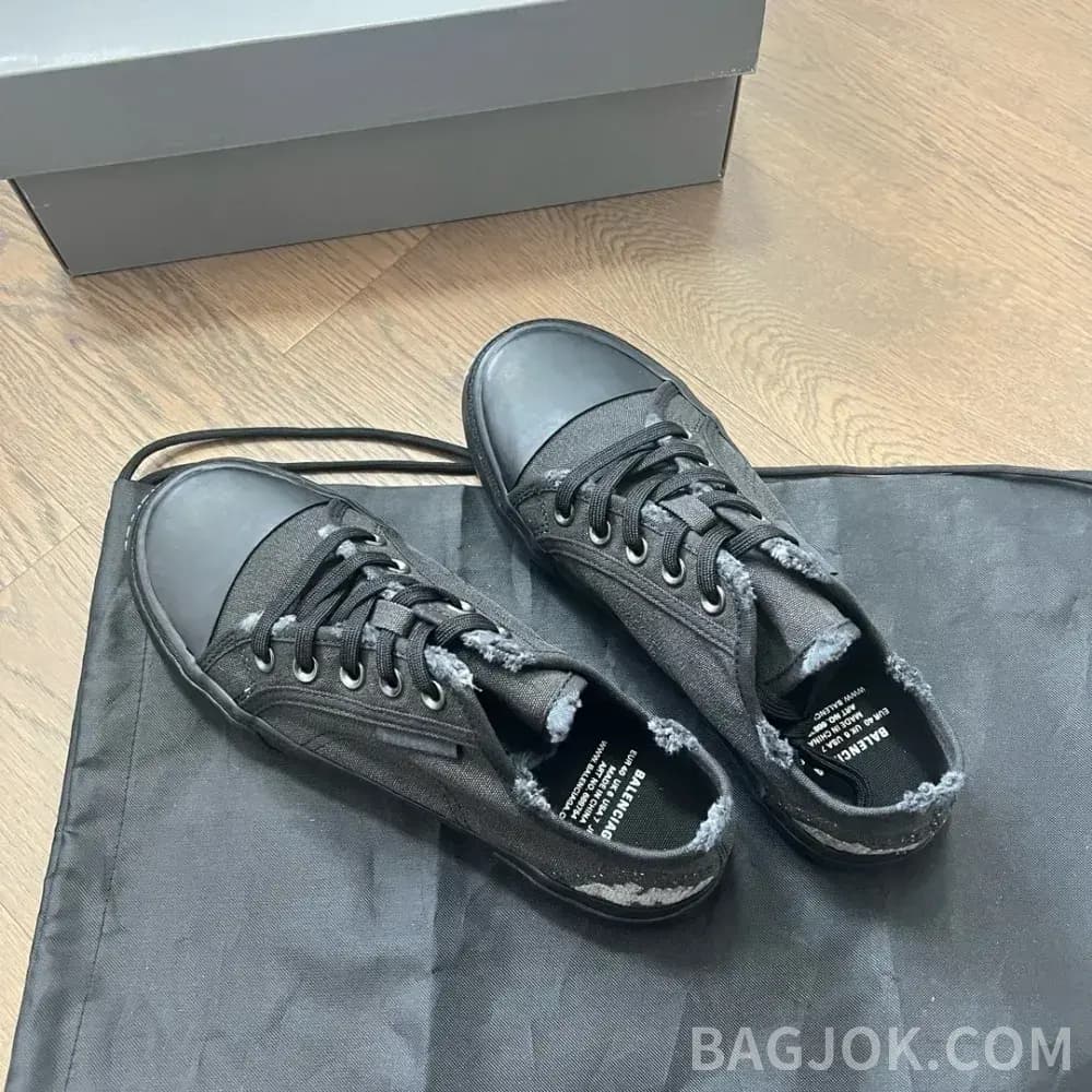 발렌시아가 발렌시아가 스니커즈 로우탑 25SS 상세 이미지