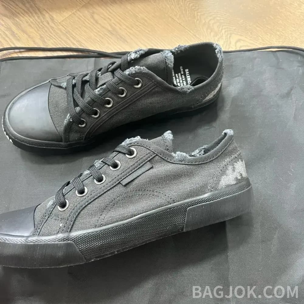 발렌시아가 발렌시아가 스니커즈 로우탑 25SS 상세 이미지