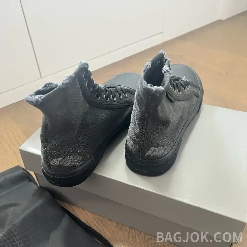 발렌시아가 발렌시아가 스니커즈 하이탑 25SS 상세 이미지
