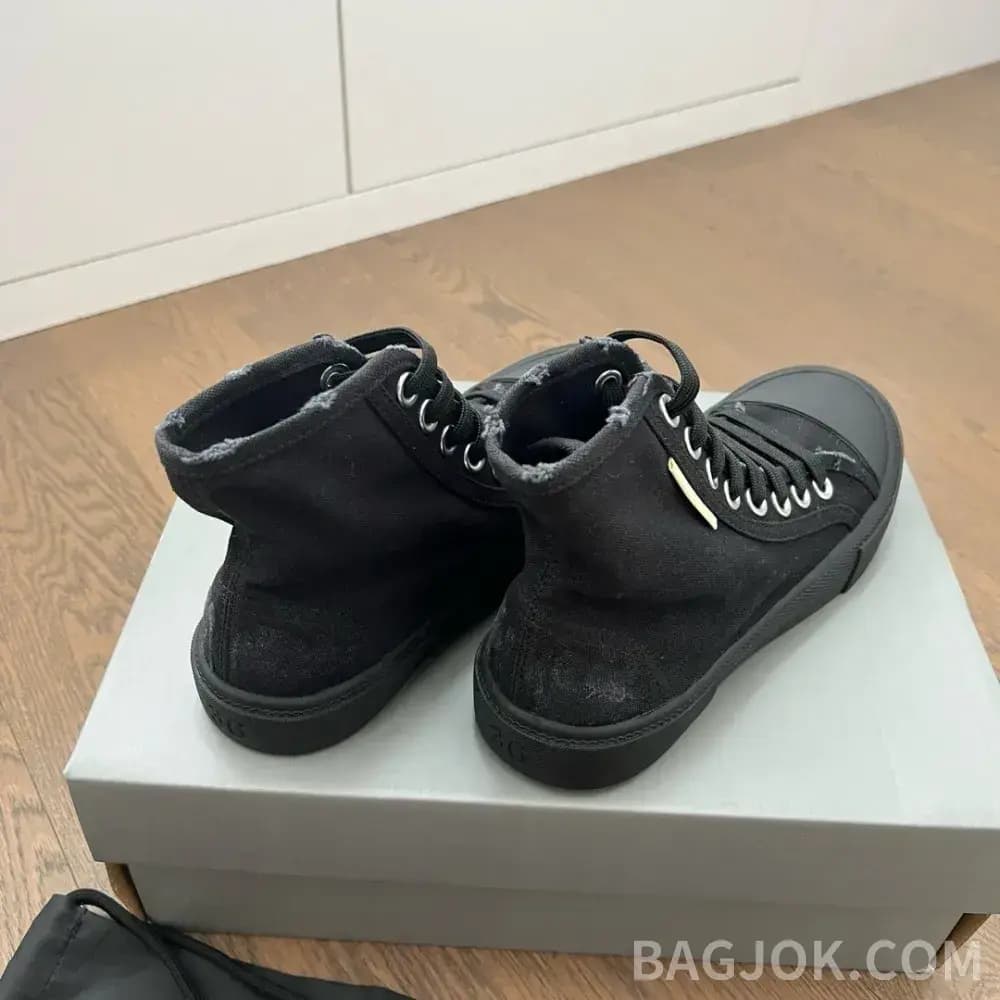 발렌시아가 발렌시아가 스니커즈 하이탑 25SS 상세 이미지