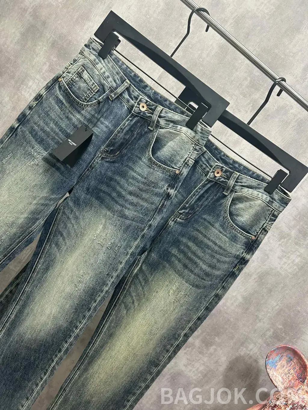 생로랑 생로랑 YSL 메탈 로고 워싱 스트레이트 데님 팬츠 상세 이미지