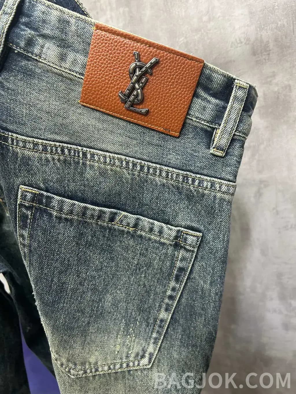 생로랑 생로랑 YSL 메탈 로고 워싱 스트레이트 데님 팬츠 상세 이미지