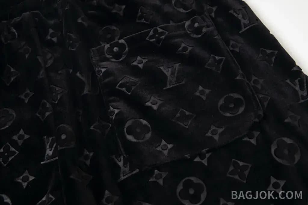 루이비통 루이비통 올오버 모노그램 플록 벨벳 쇼츠 상세 이미지