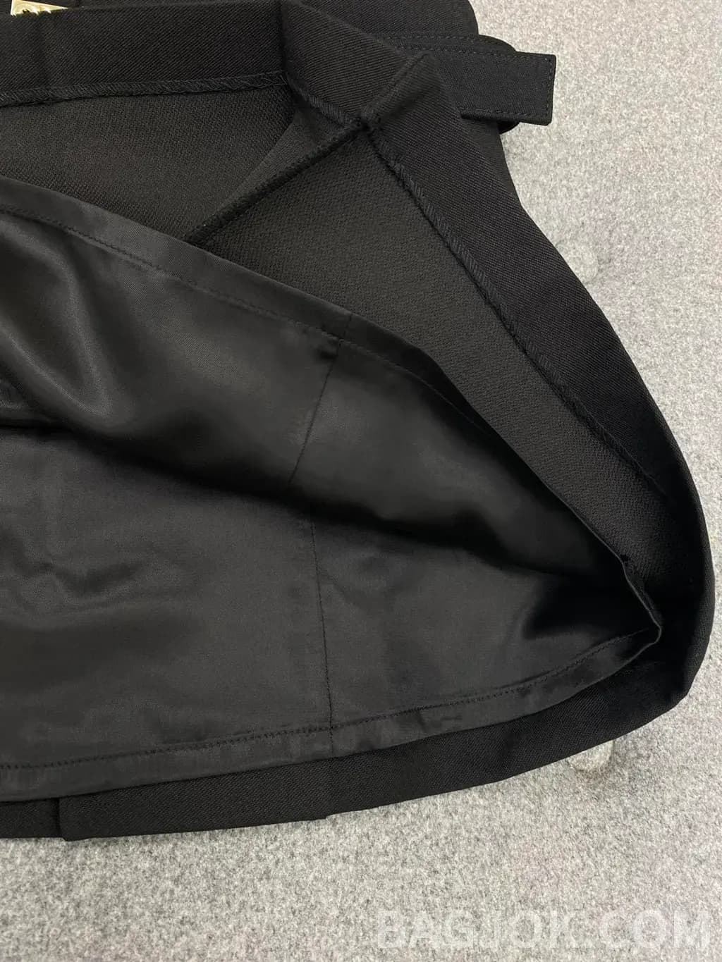 미우미우 미우미우 울 플리츠 미니 스커트&골드 버클 벨트 상세 이미지