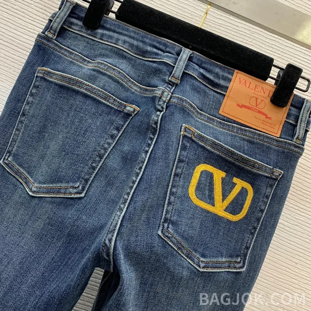 발렌티노 발렌티노 V로고 자수 슬림 데님 팬츠 상세 이미지