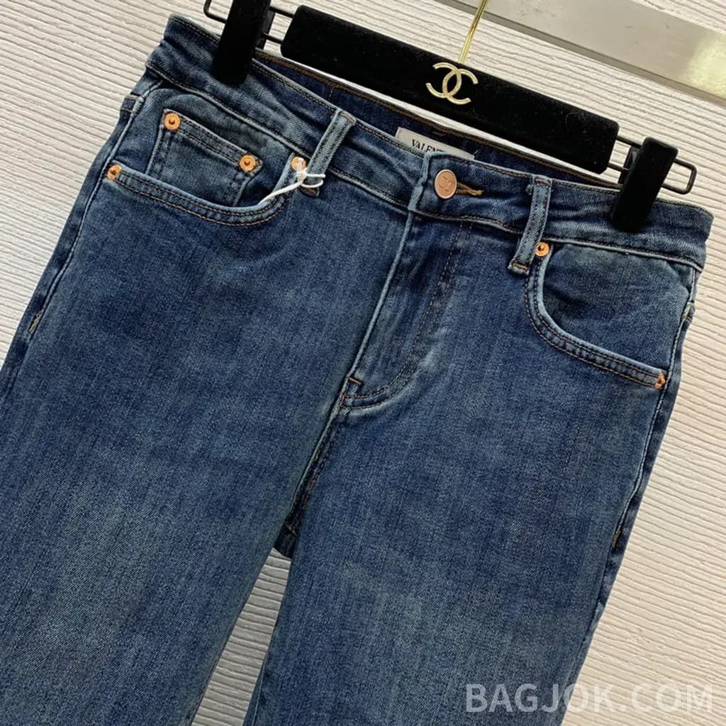 발렌티노 발렌티노 V로고 자수 슬림 데님 팬츠 상세 이미지