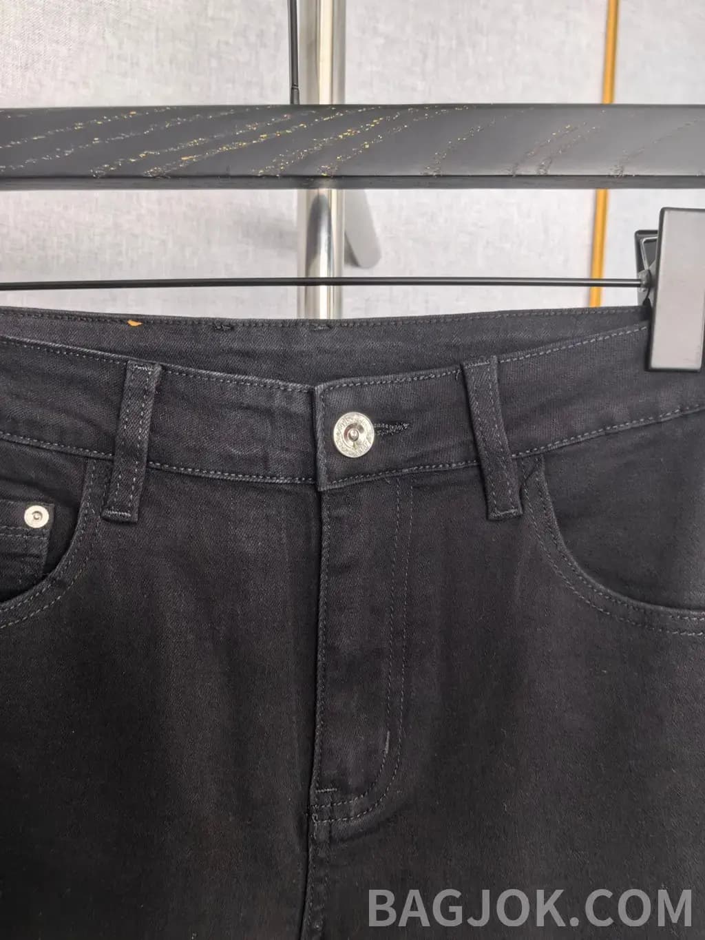 버버리 버버리 B 로고 워싱 슬림 블랙 데님 팬츠 상세 이미지