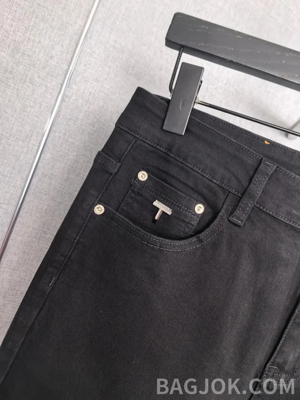 버버리 버버리 B 로고 워싱 슬림 블랙 데님 팬츠 상세 이미지