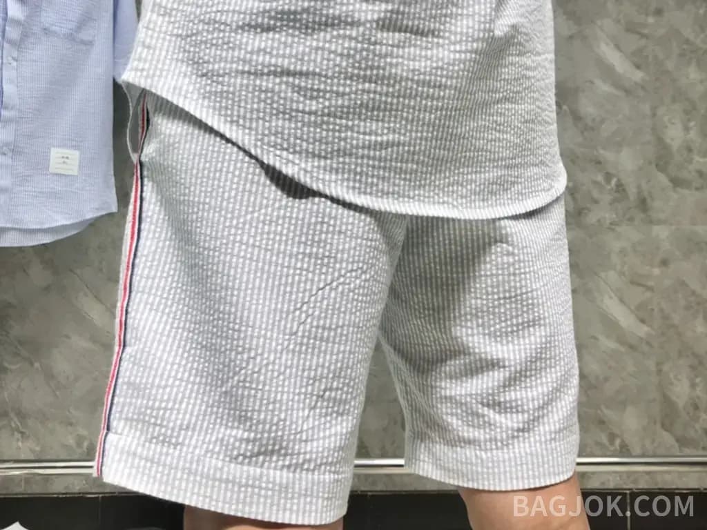 톰브라운 톰브라운 시그니처 세서커 스트라이프 스윔 쇼츠 상세 이미지