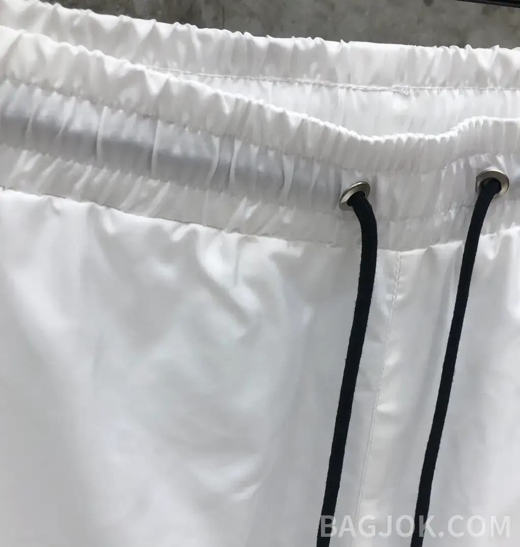 톰브라운 톰브라운 시그니처 삼색 스트라이프 나일론 스윔 쇼츠 상세 이미지