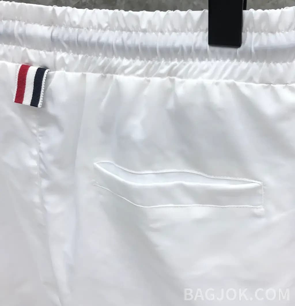 톰브라운 톰브라운 시그니처 삼색 스트라이프 나일론 스윔 쇼츠 상세 이미지