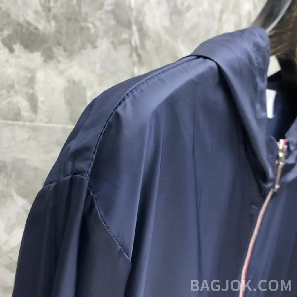 톰브라운 THOM BROWNE 웨일 그래픽 후드 윈드브레이커 상세 이미지