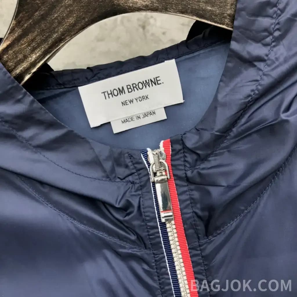 톰브라운 THOM BROWNE 웨일 그래픽 후드 윈드브레이커 상세 이미지