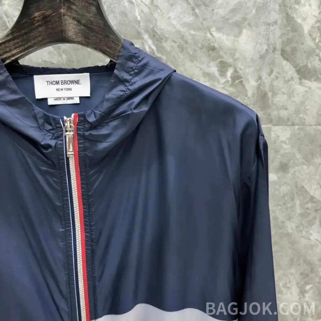 톰브라운 THOM BROWNE 웨일 그래픽 후드 윈드브레이커 상세 이미지