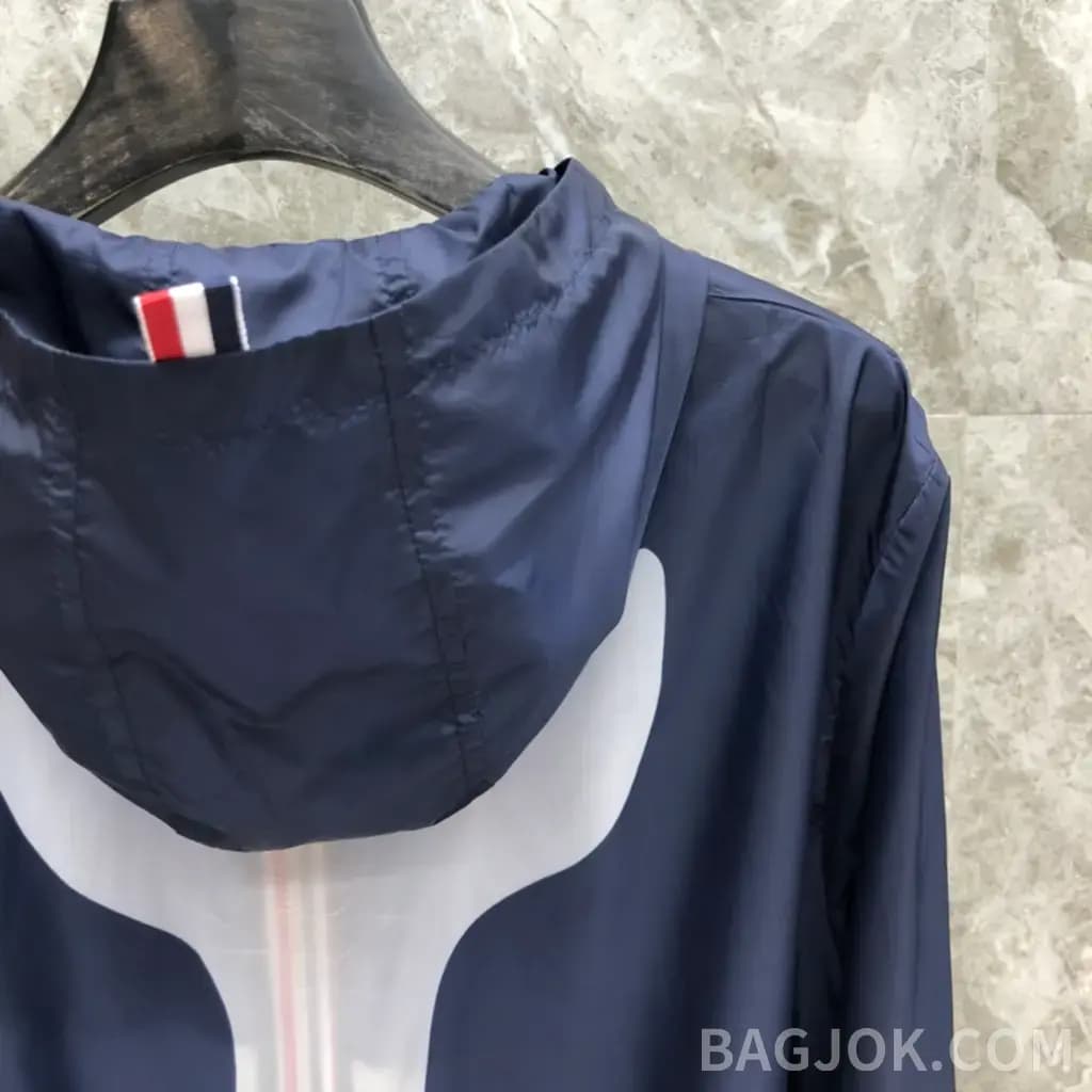 톰브라운 THOM BROWNE 웨일 그래픽 후드 윈드브레이커 상세 이미지