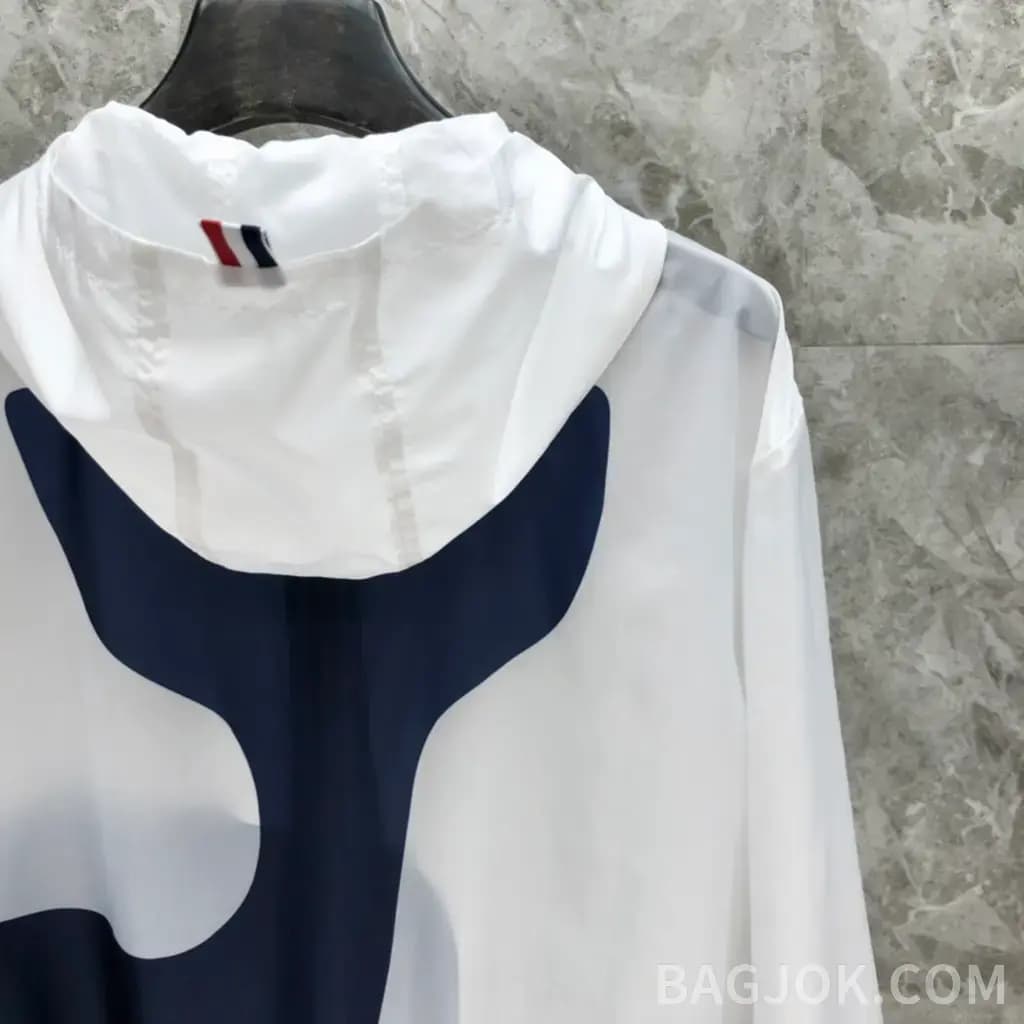 톰브라운 THOM BROWNE 웨일 그래픽 후드 윈드브레이커 상세 이미지