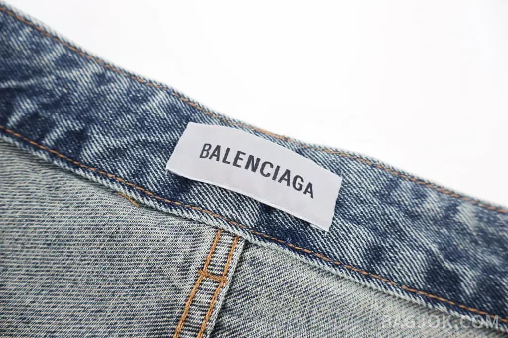 발렌시아가 BALENCIAGA 플리티드 와이드 데님 쇼츠 상세 이미지