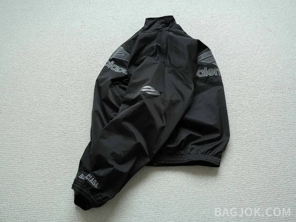 발렌시아가 BALENCIAGA Big Logo Windbreaker Jacket 상세 이미지
