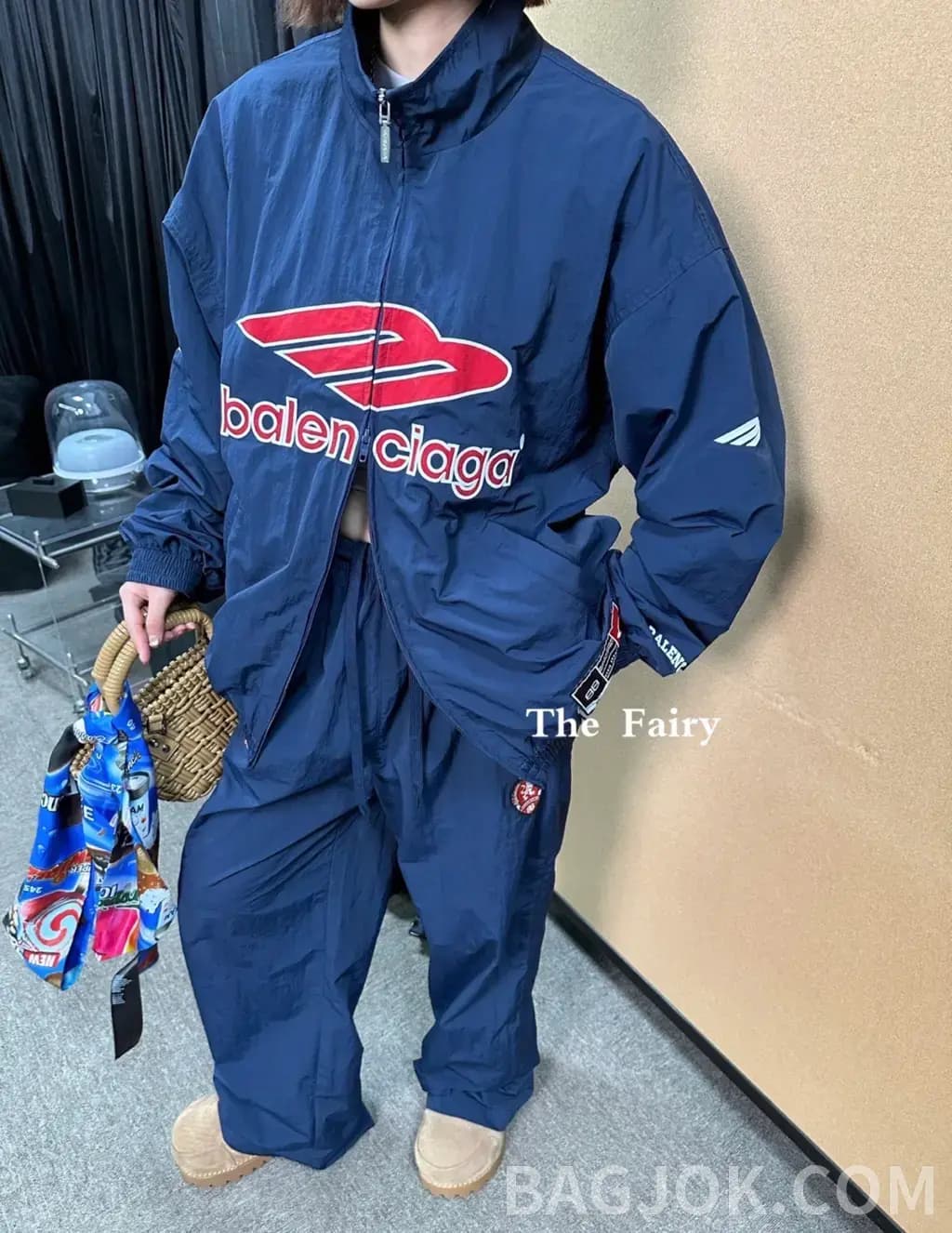 발렌시아가 BALENCIAGA Big Logo Windbreaker Jacket 상세 이미지