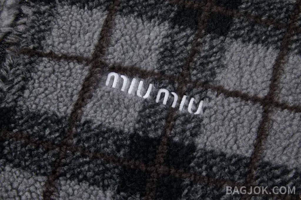 미우미우 MIU MIU 체크 테디 플리스 집업 상세 이미지