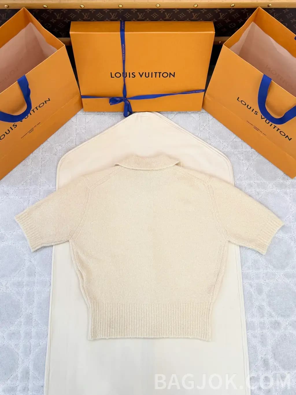 루이비통 LOUIS VUITTON 울 블렌드 크롭 니트 카디건 상세 이미지