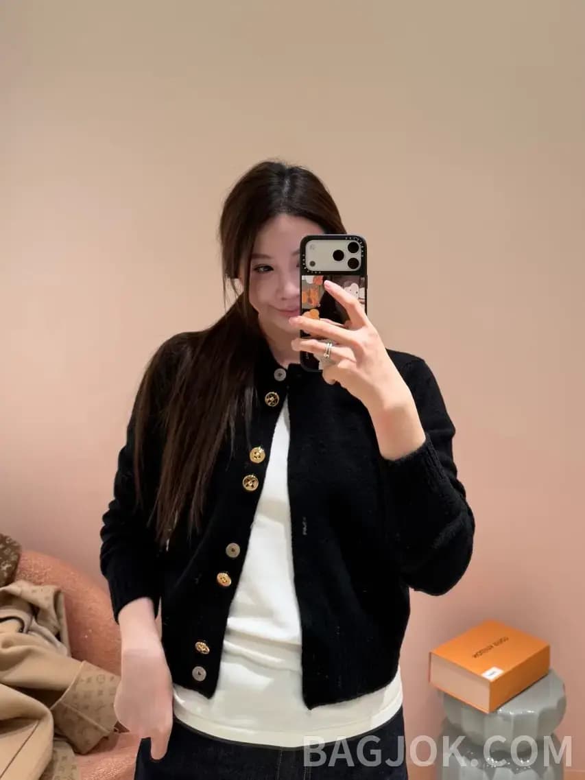 루이비통 LOUIS VUITTON 울 블렌드 크롭 니트 카디건(Long) 상세 이미지