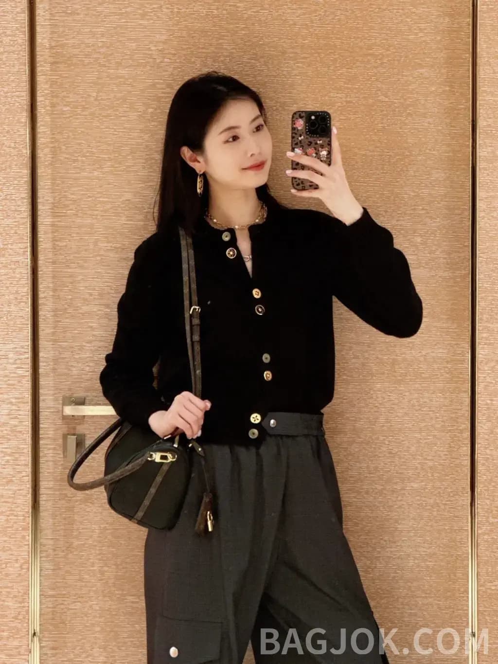 루이비통 LOUIS VUITTON 울 블렌드 크롭 니트 카디건(Long) 상세 이미지
