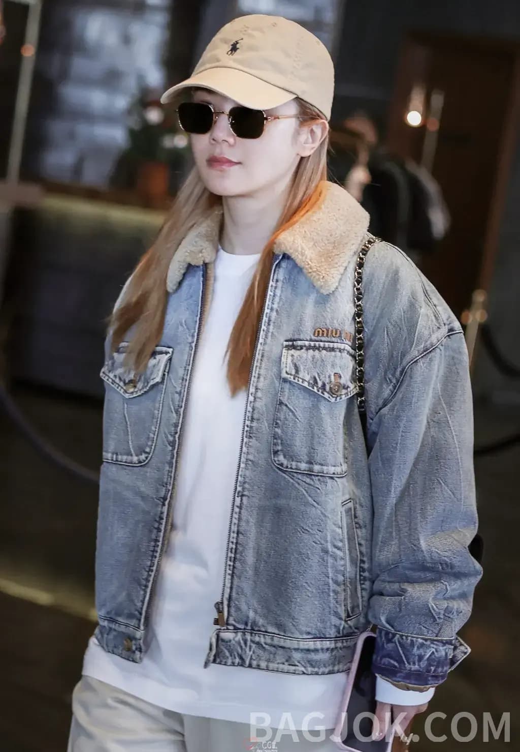 미우미우 MIU MIU 양털 칼라 데님 집업 자켓 상세 이미지