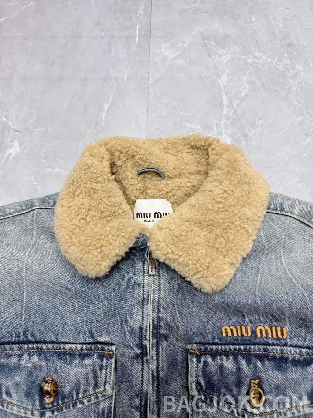 미우미우 MIU MIU 양털 칼라 데님 집업 자켓 상세 이미지