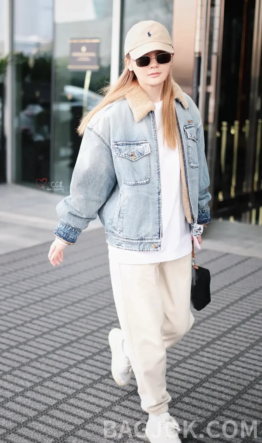 미우미우 MIU MIU 양털 칼라 데님 집업 자켓 상세 이미지