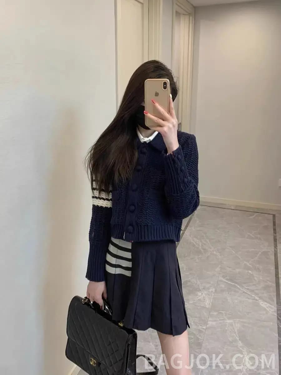 톰브라운 THOM BROWNE 시그니처 4바 크롭 니트 가디건 상세 이미지