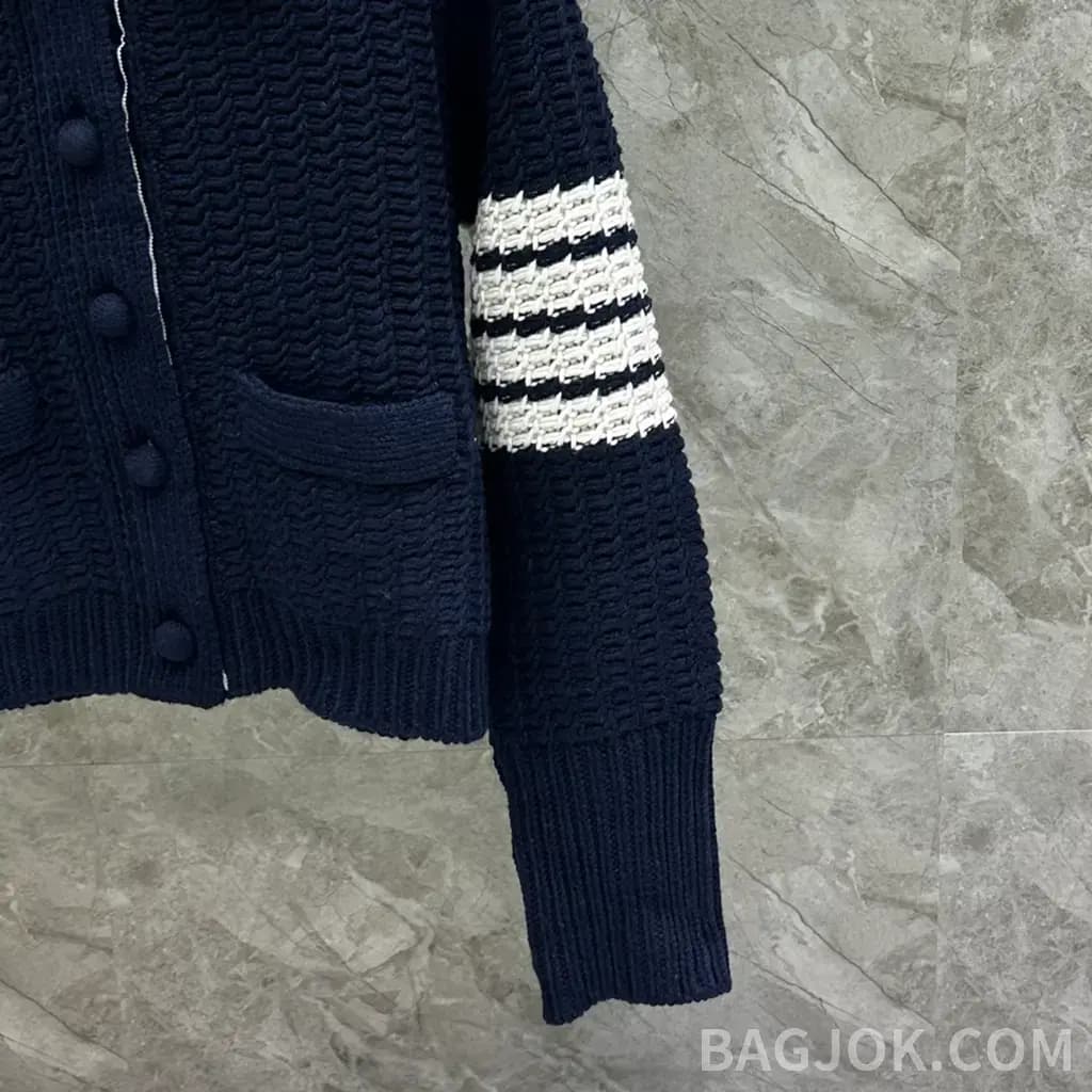 톰브라운 THOM BROWNE 시그니처 4바 크롭 니트 가디건 상세 이미지