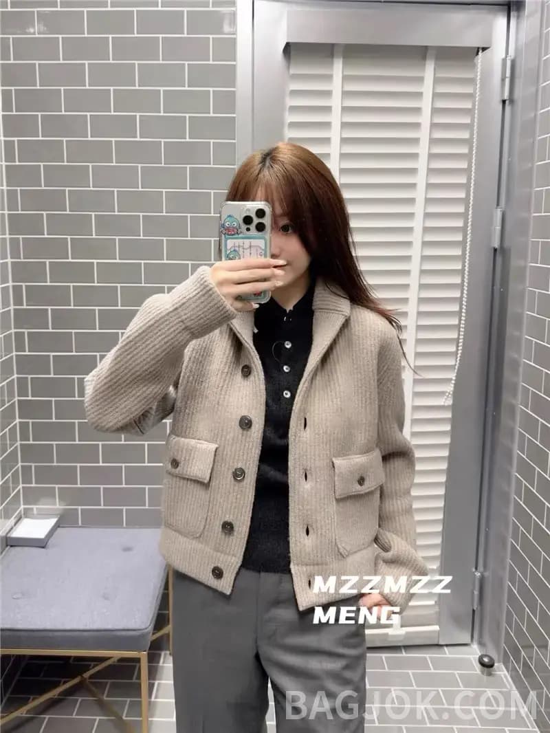 톰브라운 THOM BROWNE 리브드 울 크롭 가디건 상세 이미지