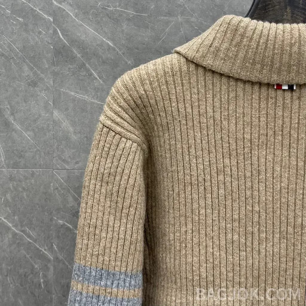 톰브라운 THOM BROWNE 리브드 울 크롭 가디건 상세 이미지