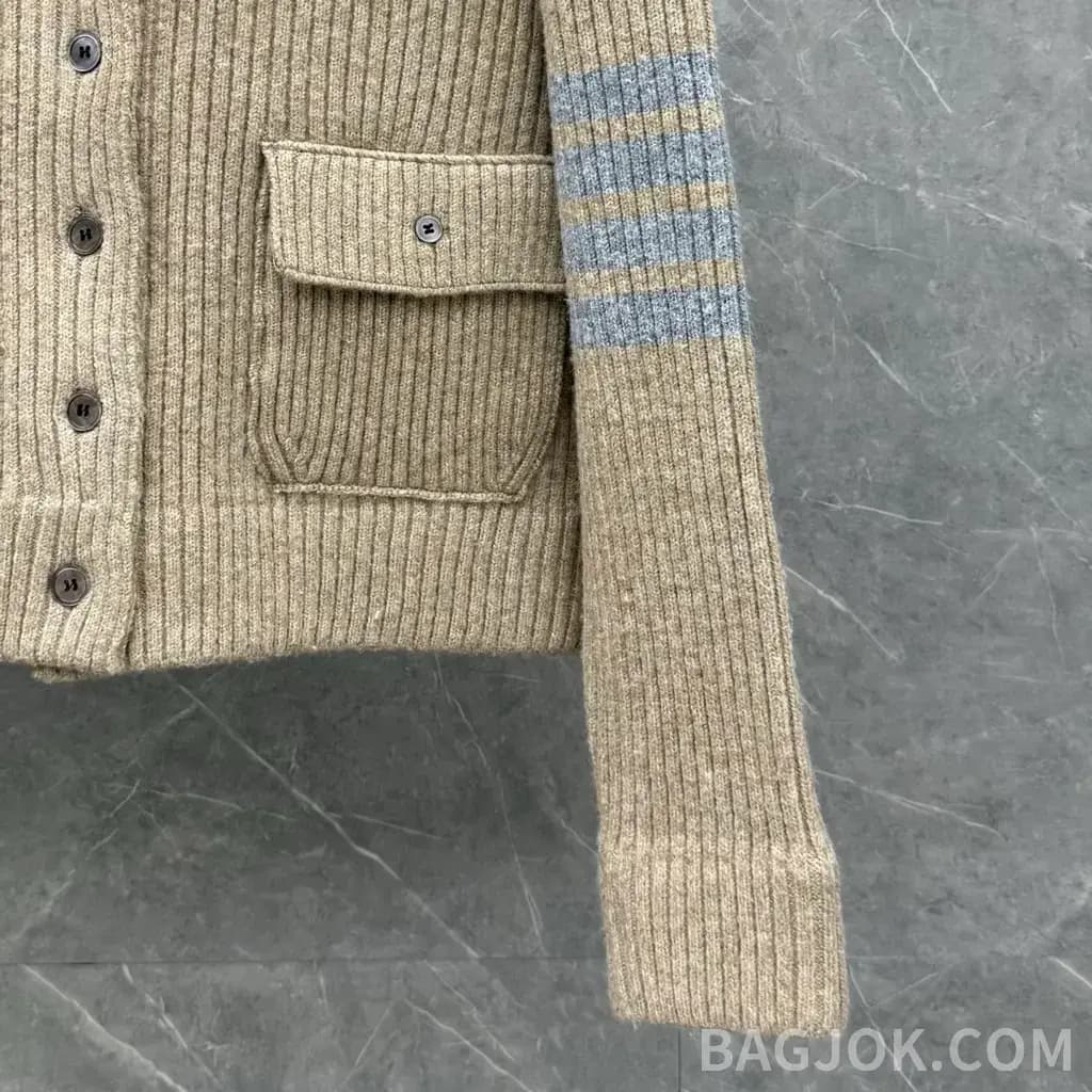톰브라운 THOM BROWNE 리브드 울 크롭 가디건 상세 이미지
