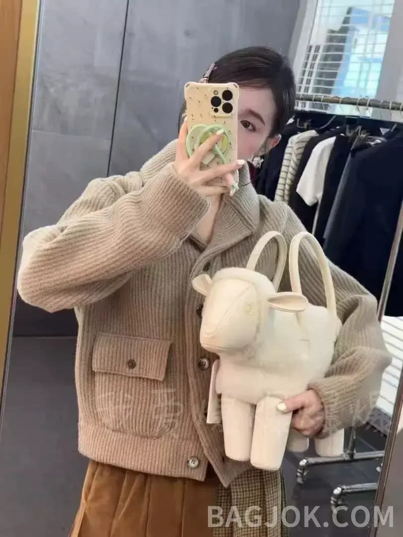 톰브라운 THOM BROWNE 리브드 울 크롭 가디건 상세 이미지