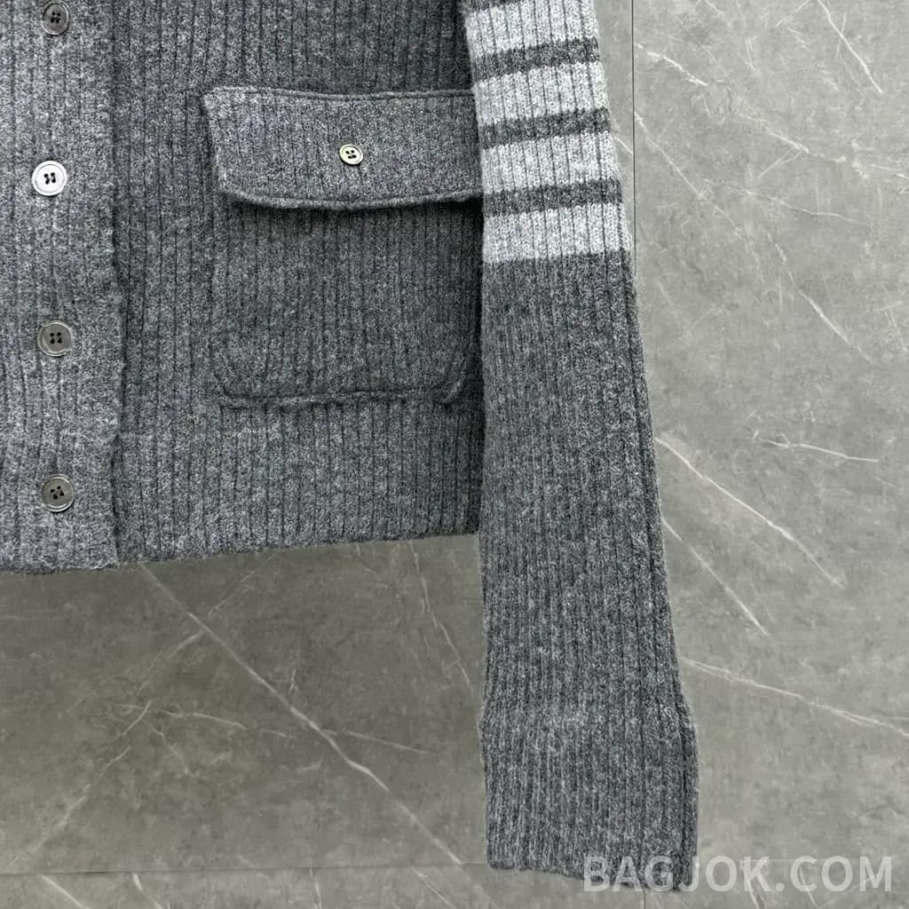 톰브라운 THOM BROWNE 리브드 울 크롭 가디건 상세 이미지