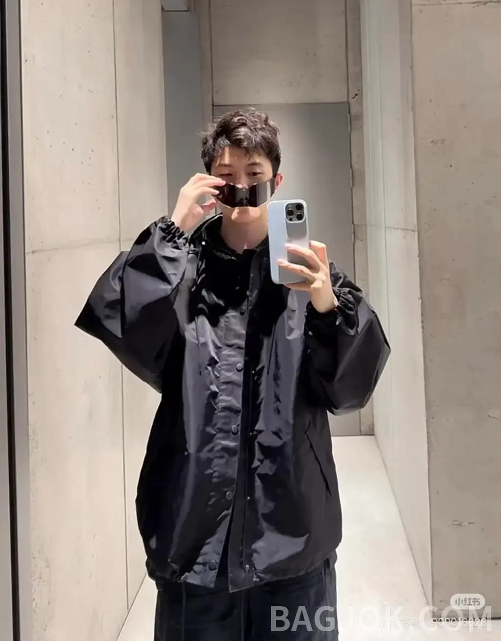 발렌시아가 BALENCIAGA CAUTION TAPE 그래픽 후드 자켓 상세 이미지