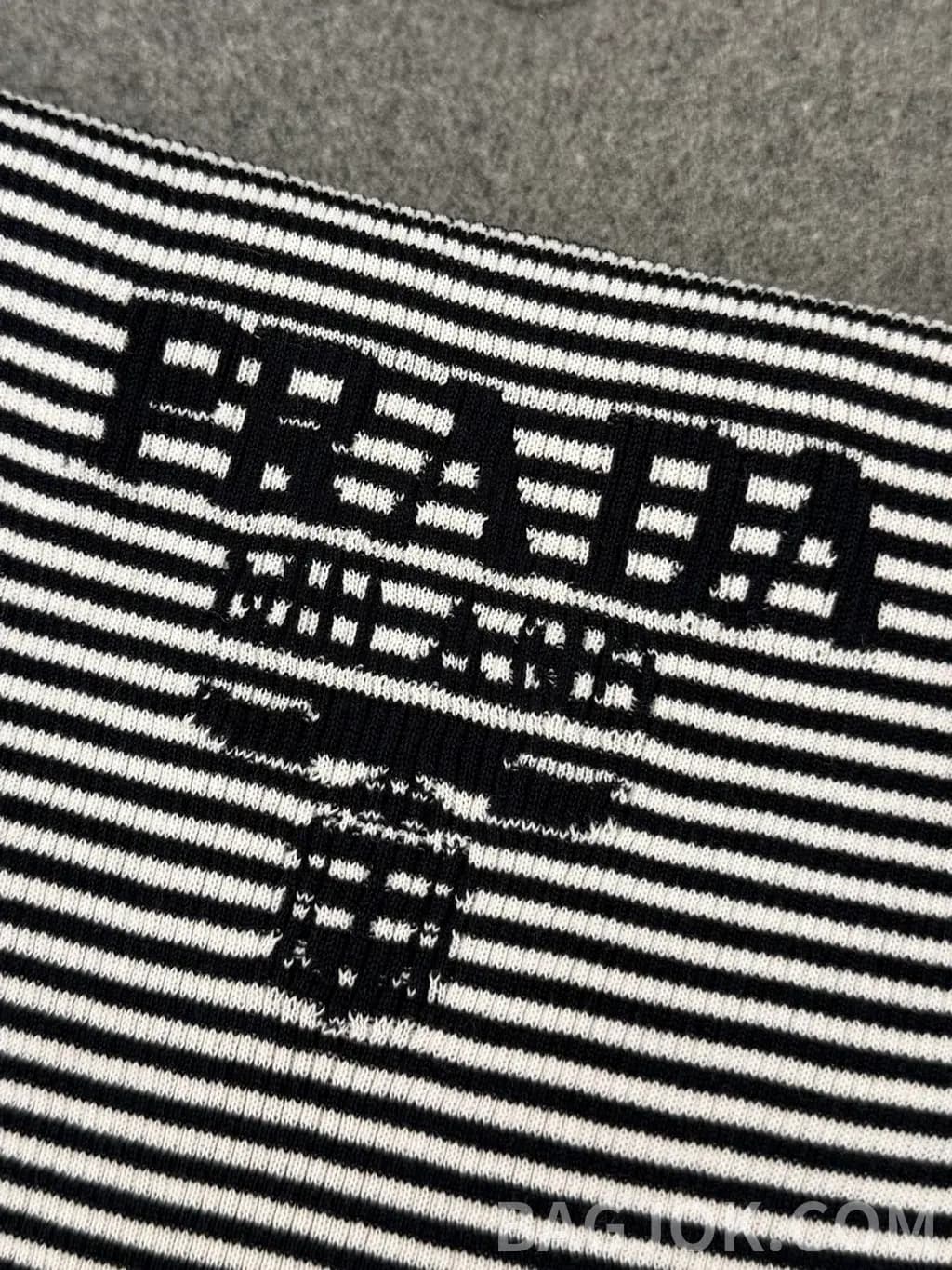 프라다 PRADA 스트라이프 실크 니트 반팔 티셔츠 상세 이미지