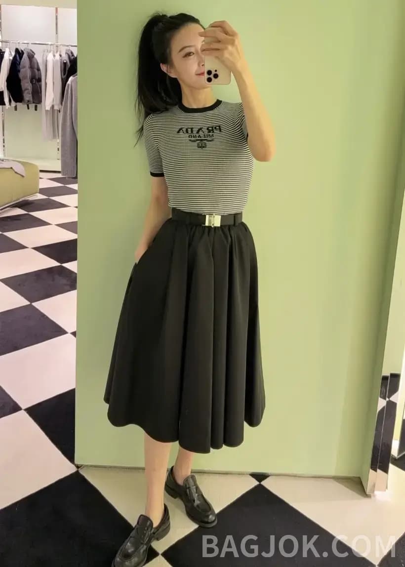 프라다 PRADA 스트라이프 실크 니트 반팔 티셔츠 상세 이미지