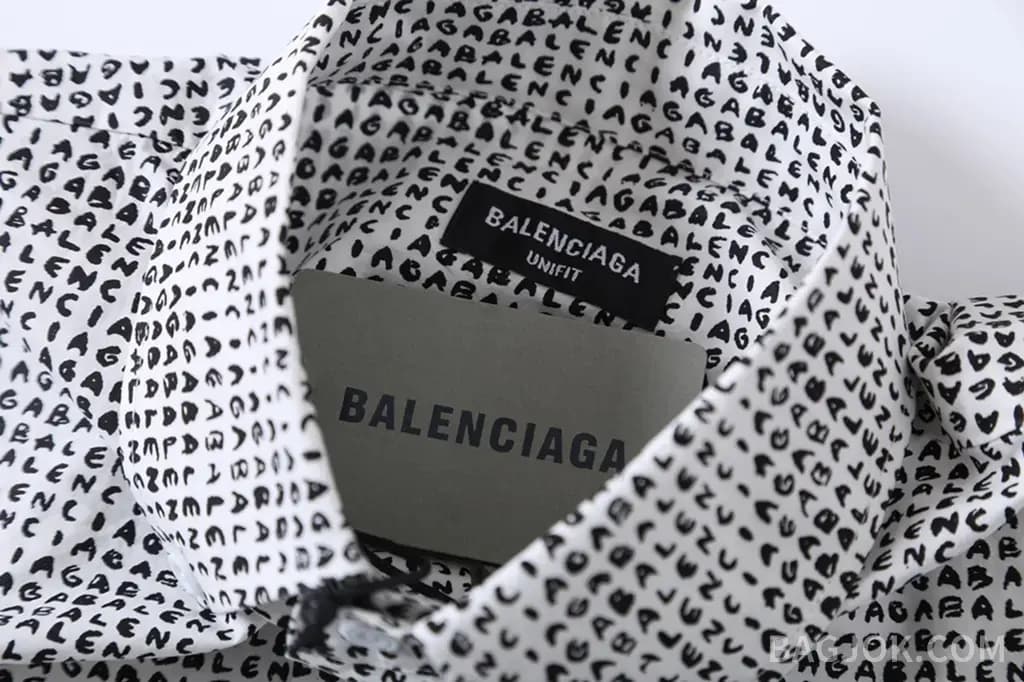 발렌시아가 BALENCIAGA 올오버 그래픽 오버사이즈 셔츠 상세 이미지